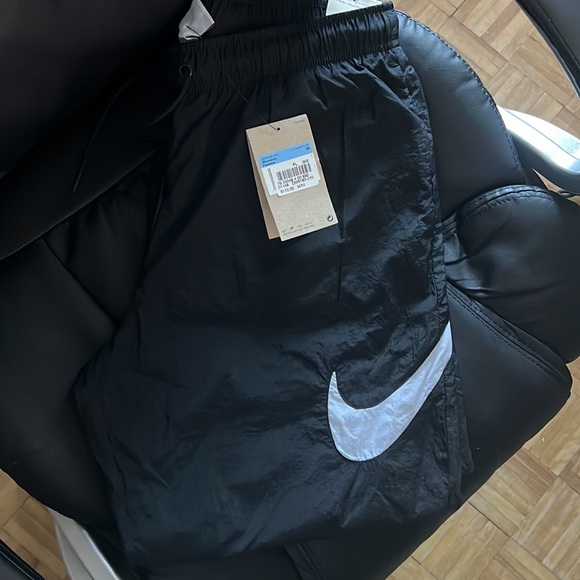 Nike Sportswear Essential - Picture 6 of 7